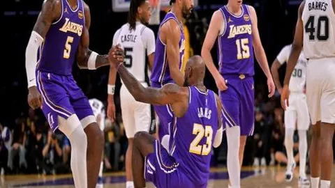 穆迪：生涯坎坷，全凭拼搏砥砺前行