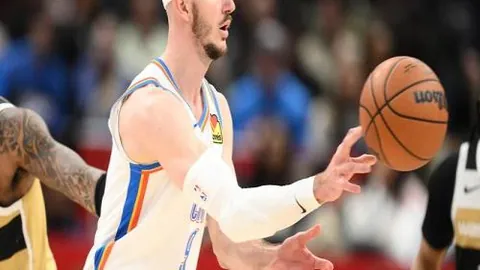 曼联0-1水晶宫半场战报：拉克鲁瓦头球制胜，卢克-肖受伤离场